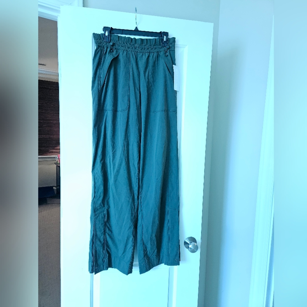 Athleta trekkie parachute pants 4 tall